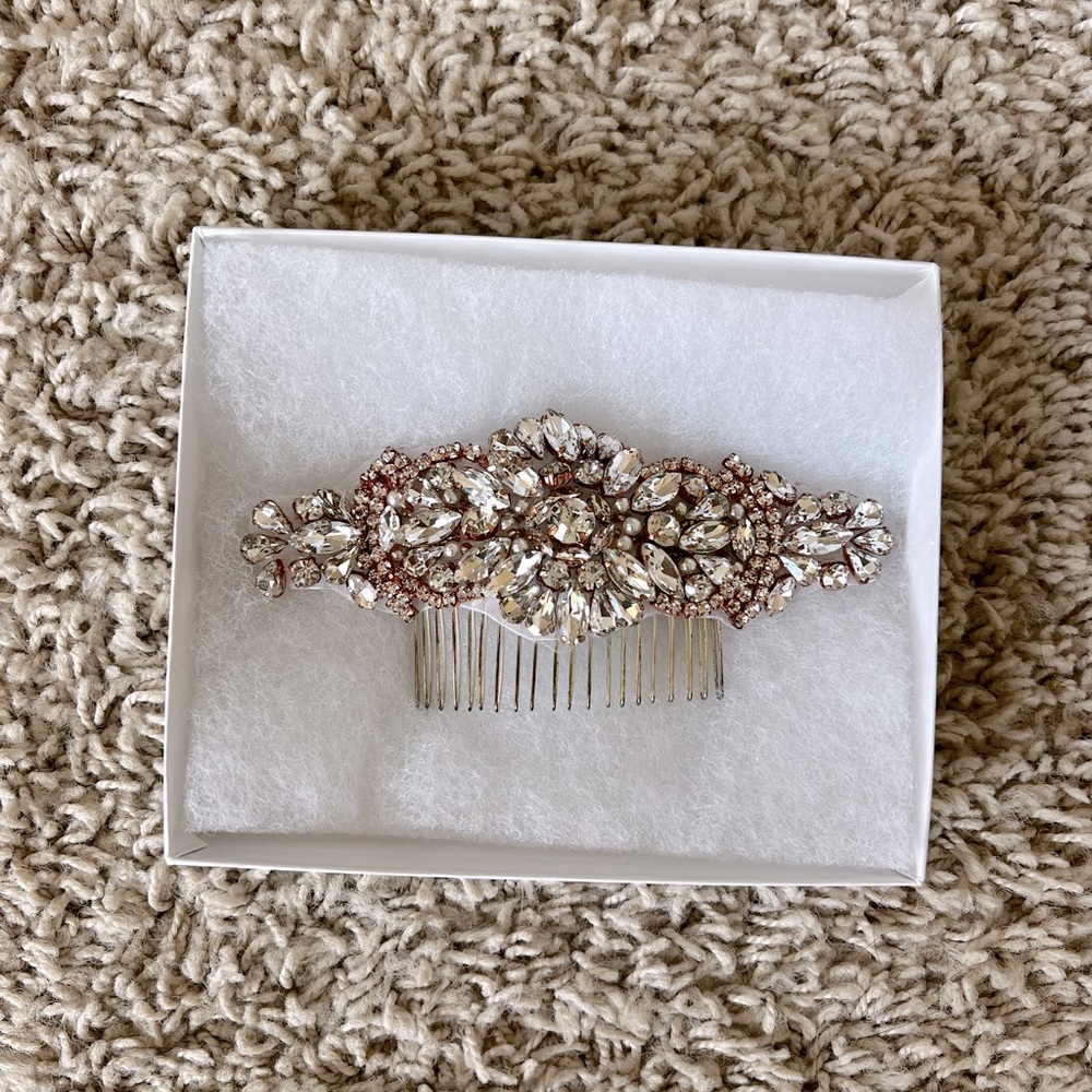 NEVER USED / Rose gold bridal hair comb